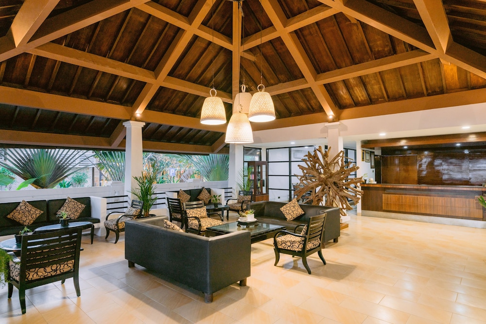 Legong Keraton Beach Hotel 12/70