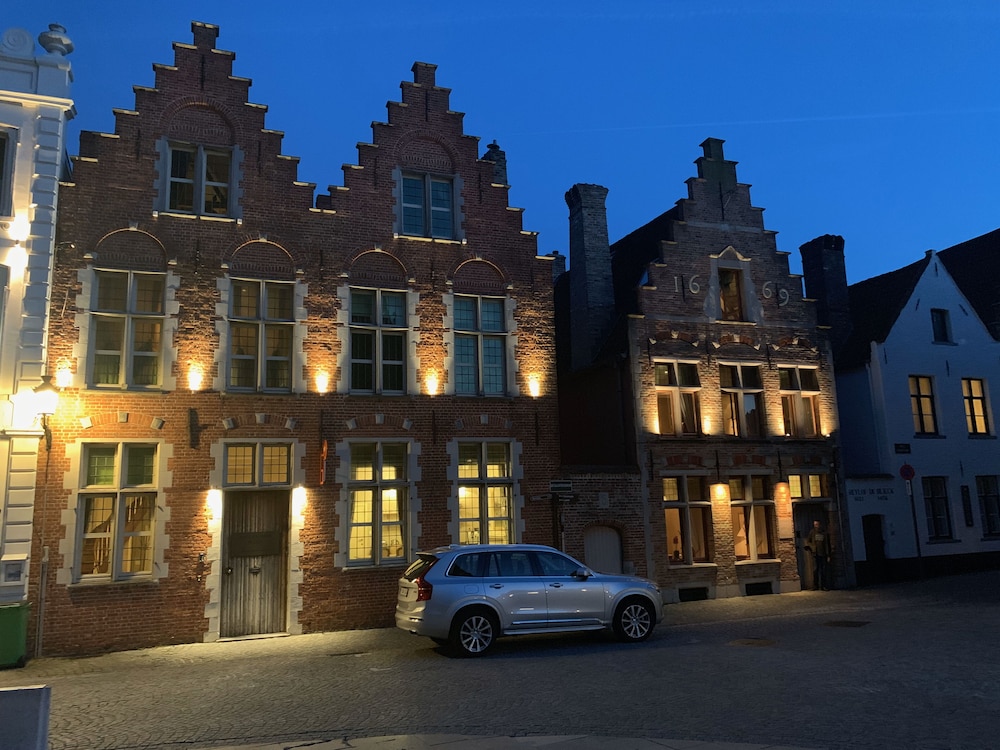 1669 Bed And Breakfast 35/50