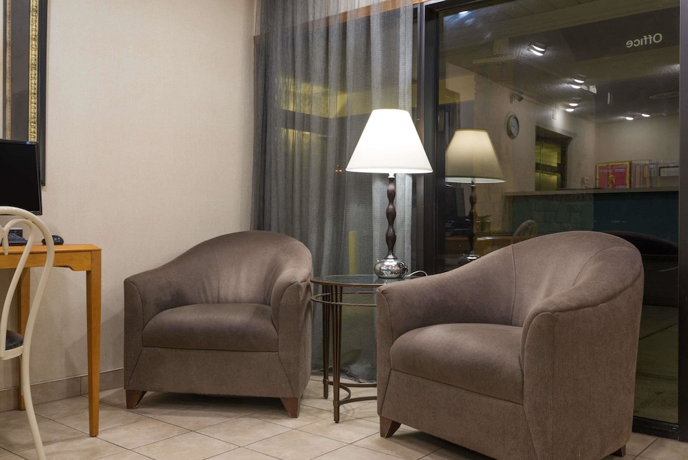 WestSpring Inn - Westlake Cleveland 23/36