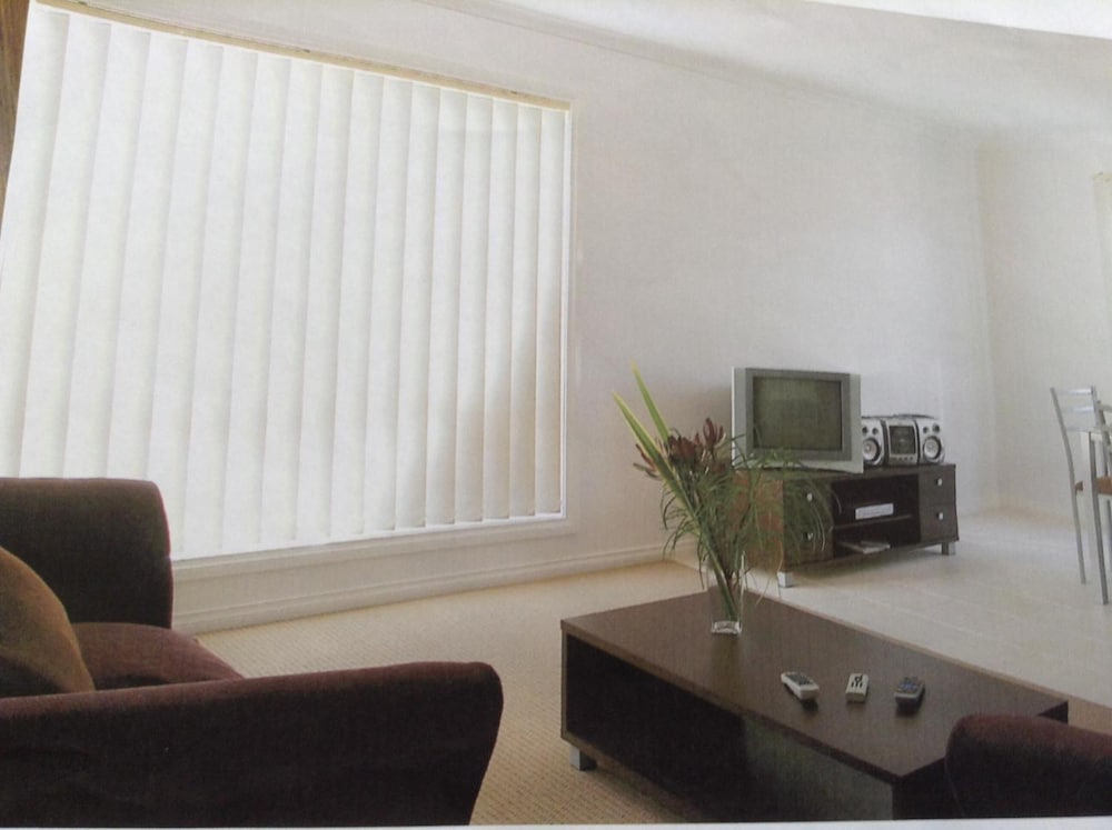 Melton Motor Inn & Apartments 26/32