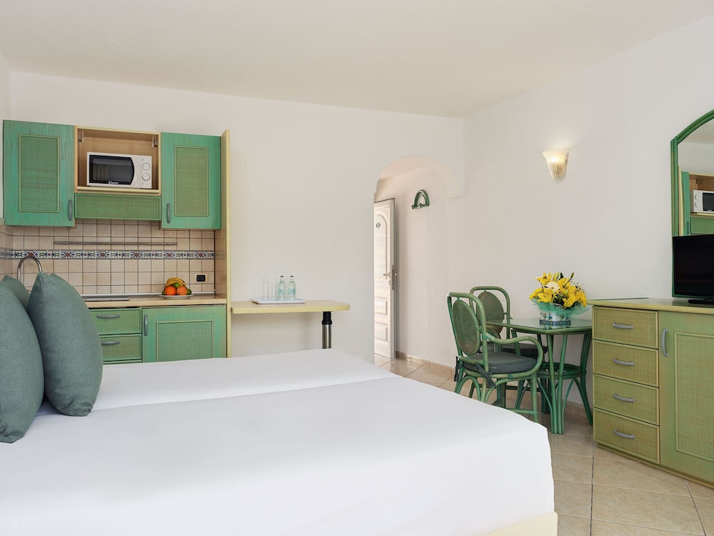 Aparthotel Esquinzo Y Monte Del Mar 10/50