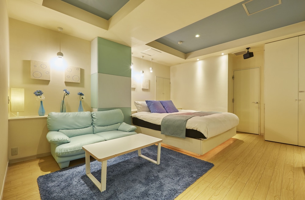 Hotel Love 20/50