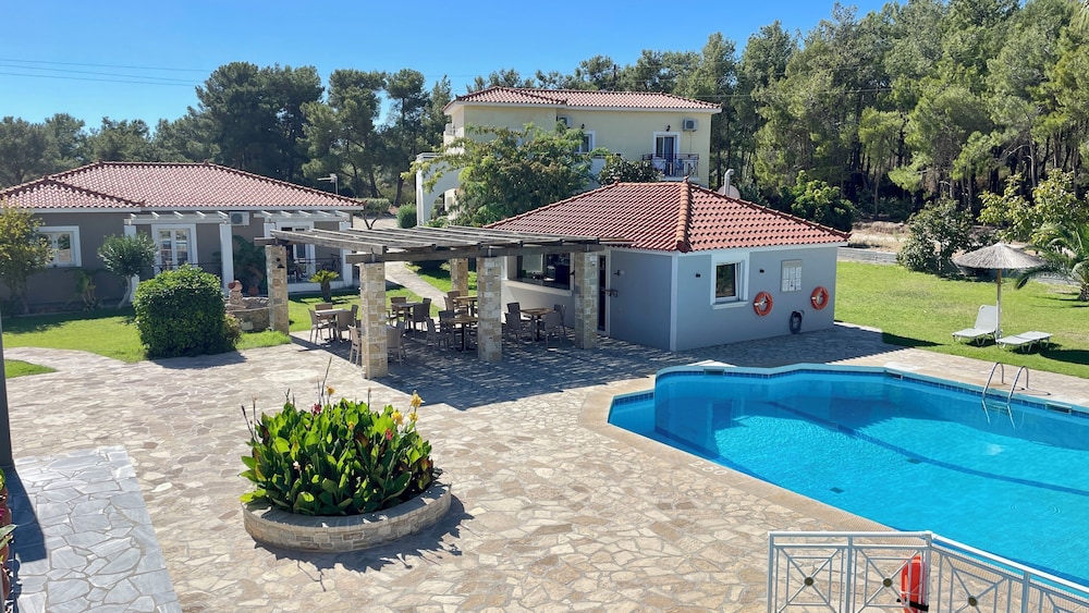 Zeus Hotel Ireon 31/42