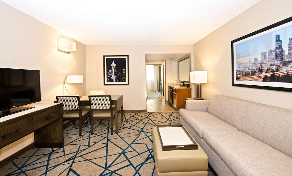 Embassy Suites by Hilton Seattle Bellevue 56/76