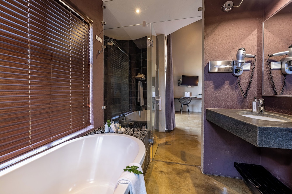 Francolin Lodge 48/50