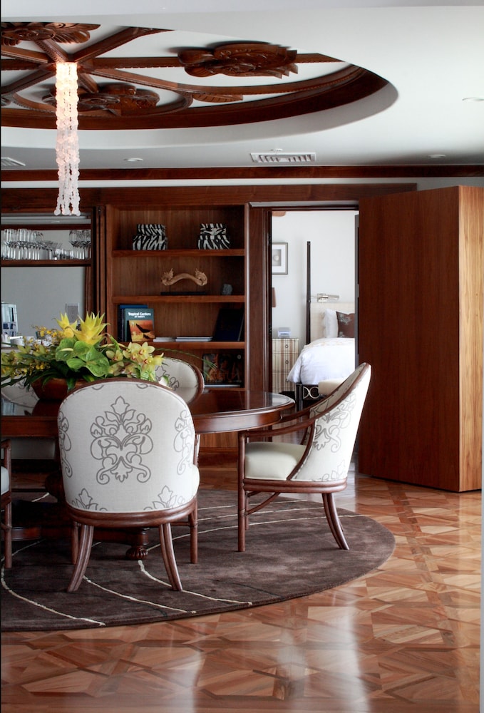 The Kahala Hotel and Resort 46/80