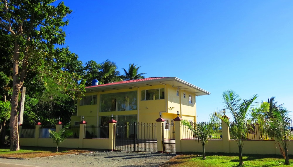 Caimito Beach Hotel 4/20