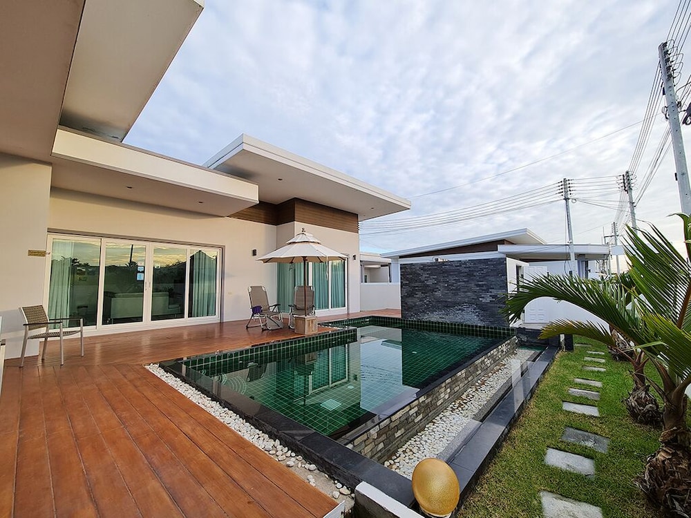 Jira Pool Villa 64/67