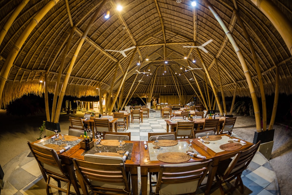 Komodo Resort 18/36