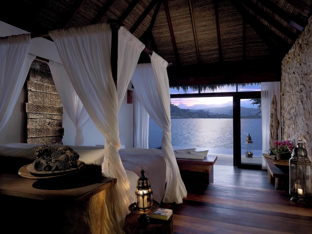 1 Bedroom, Overwater, King Bed