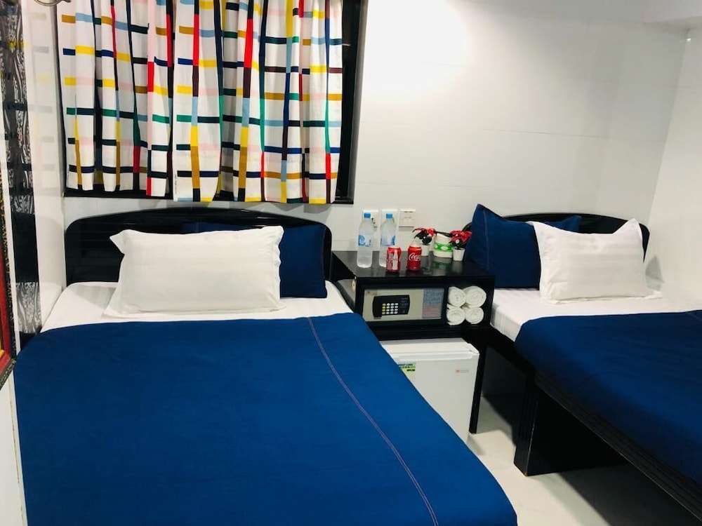 FAMILY, 2 DOUBLE BEDS, CITY VIEW