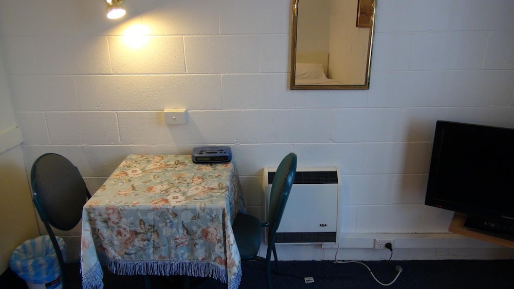 Pathfinder Motel 34/50