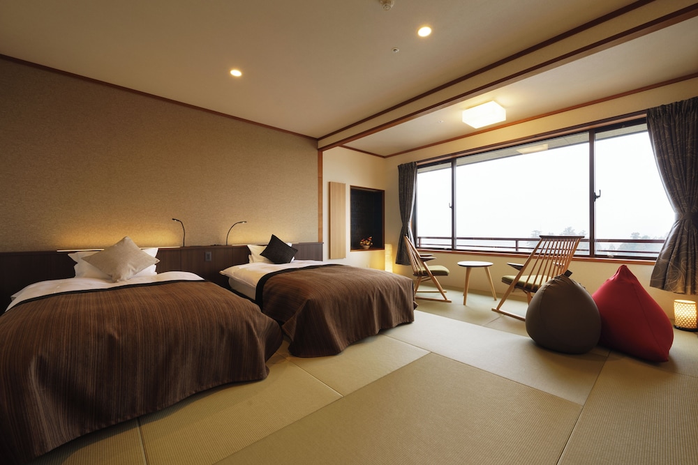 Japanese, Twin Beds, 2 Futon Beds