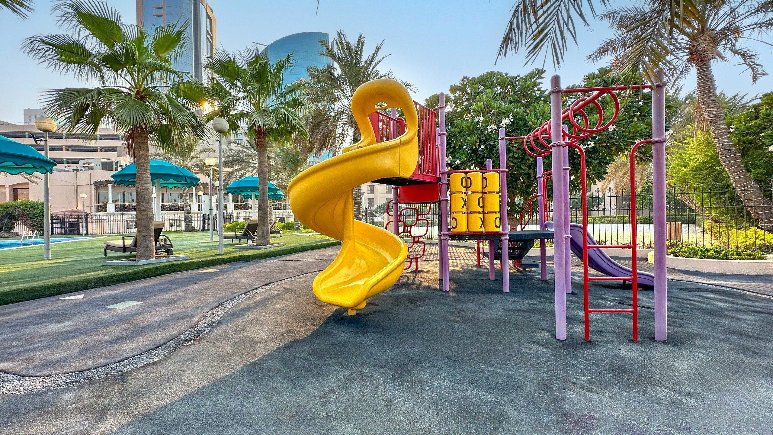 Crowne Plaza Bahrain 71/78