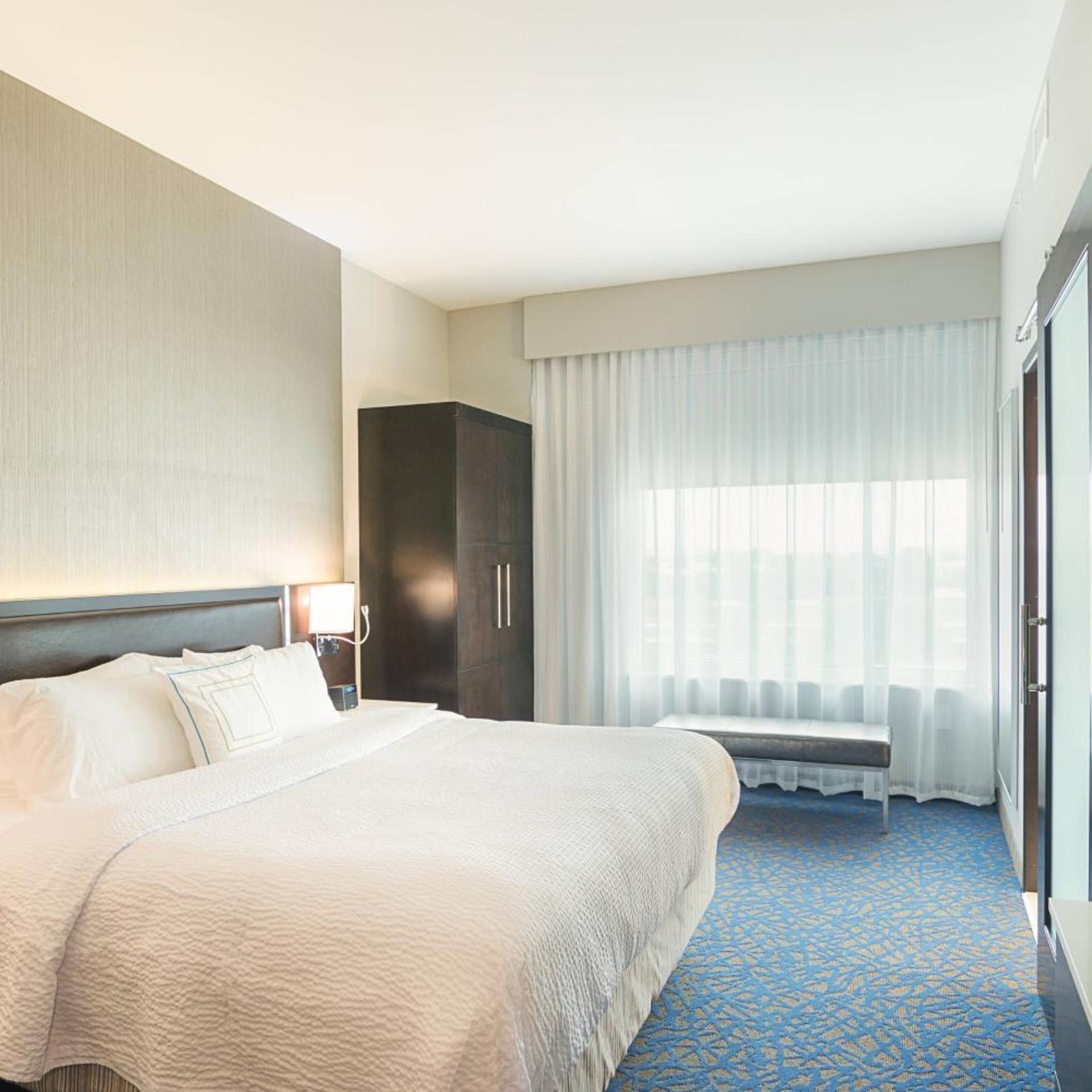 جناح بسرير كينج مع أريكة بحوض استحمام لذوي الإعاقة، Springhill Suites Fort Worth Fossil Creek 2/4