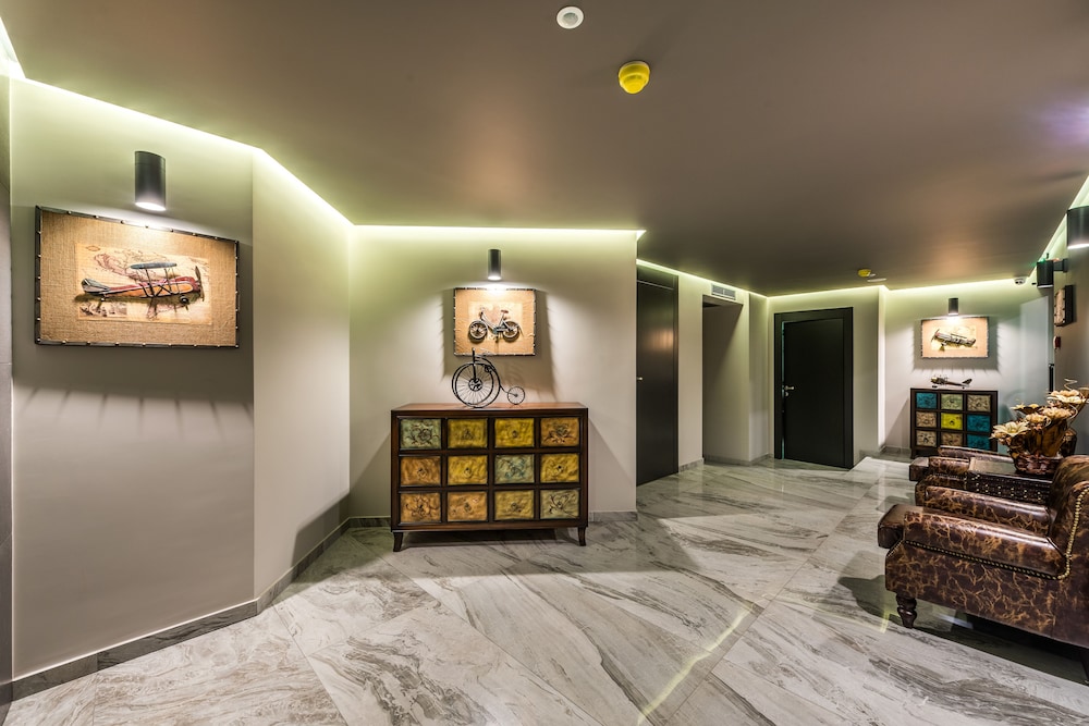 All Seasons Residence Hotel 4/68