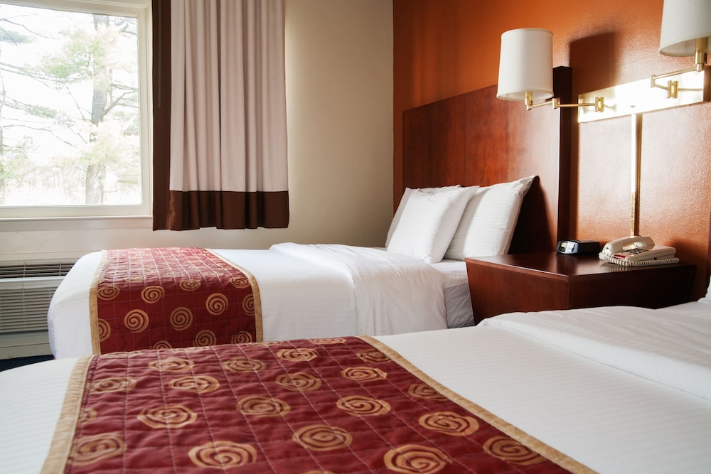 Red Carpet Inn Suites 14/23