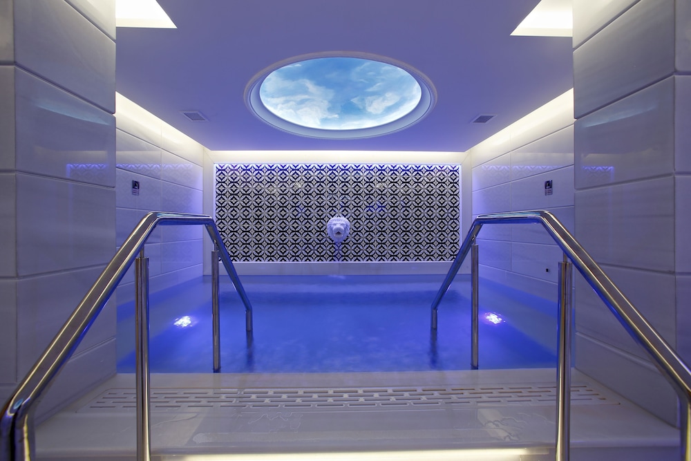 swimming pool spa