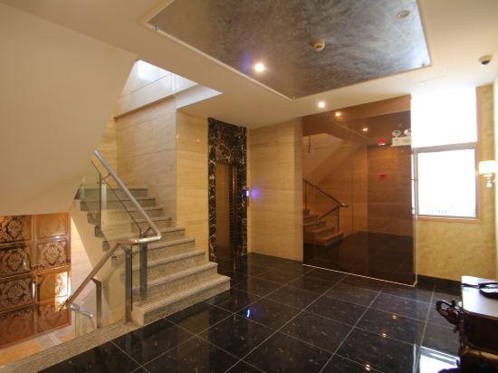 Xinrenren Motel (Shanghai Pengpu Xincun Station Branch) 38/39