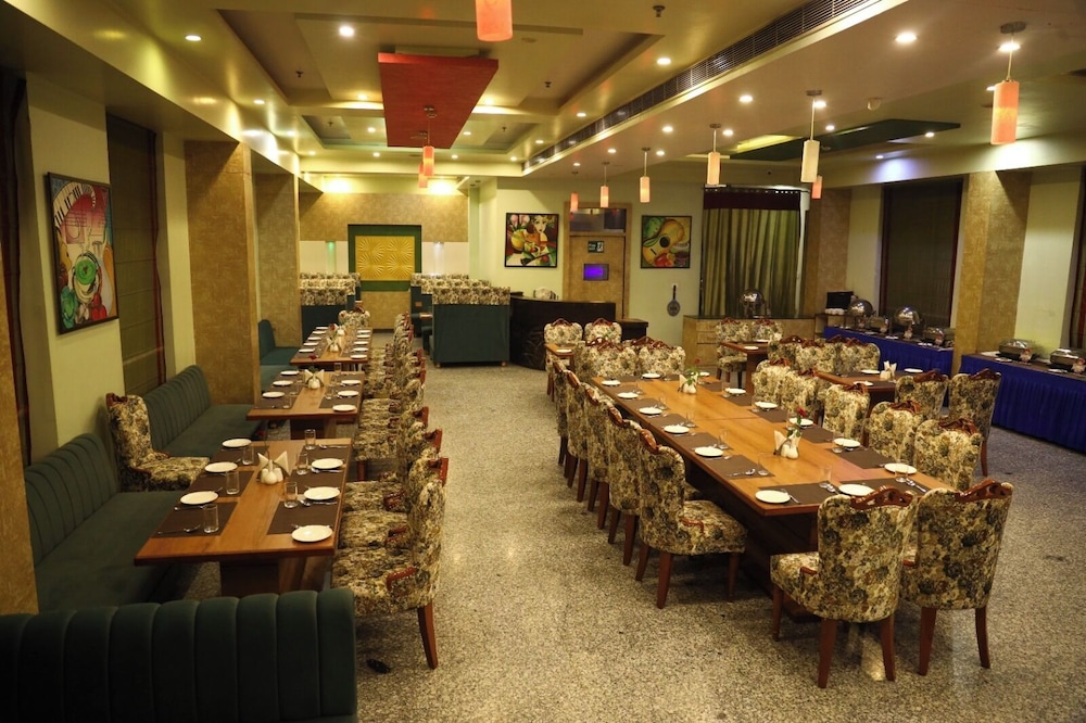 Hotel Yash Regency 39/49