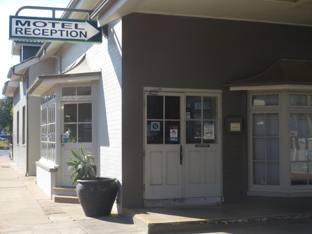 Coachman Hotel Motel 3/47