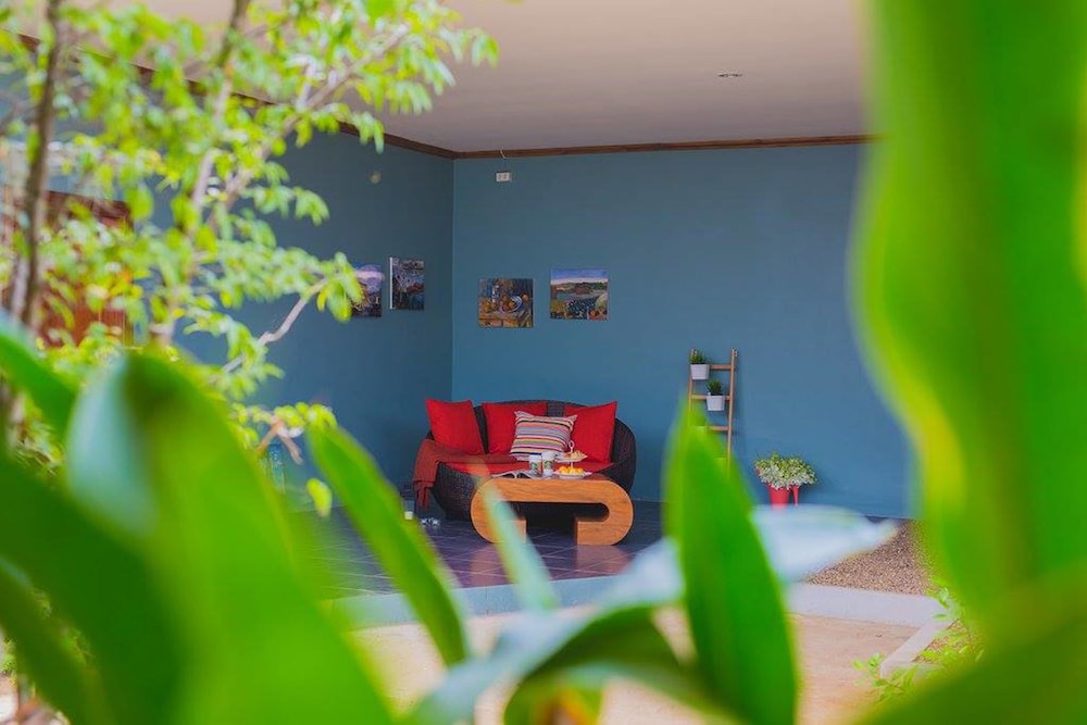 S48 Hotel 72/75