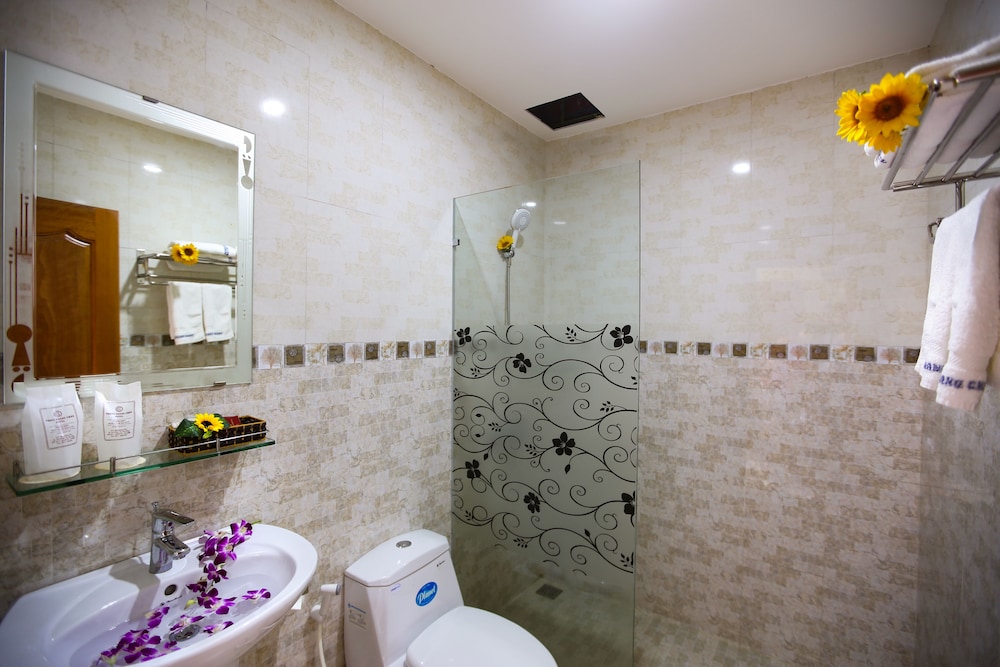 Thanh Hoang Chau Hotel 35/40