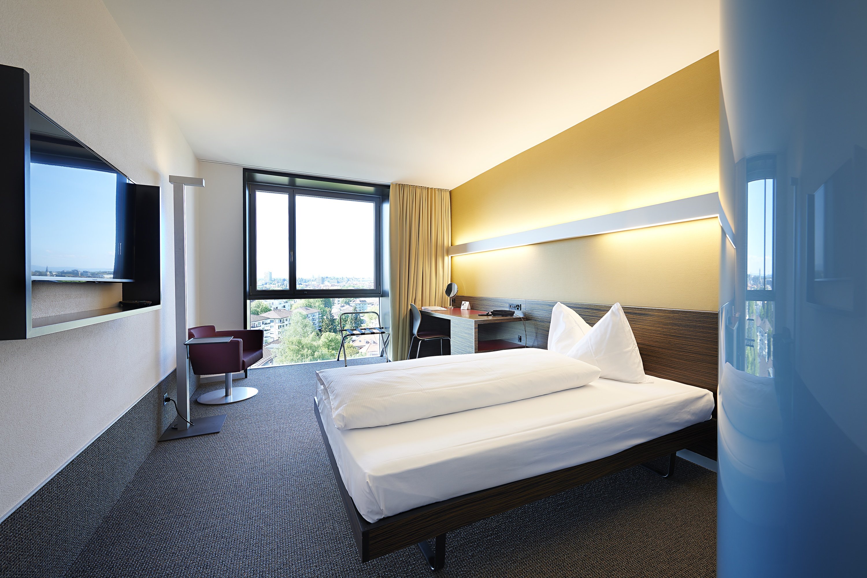 Hotel Ambassador 8/24