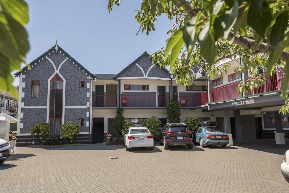 Amross Court Motor Lodge 43/50