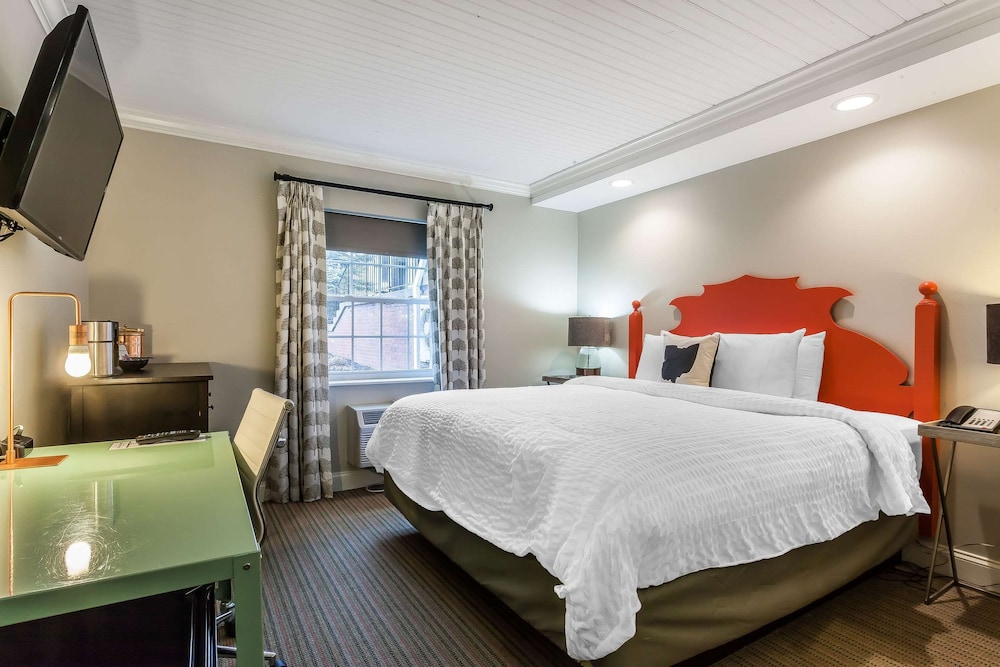 Aurora Inn Hotel And Event Center 14/45