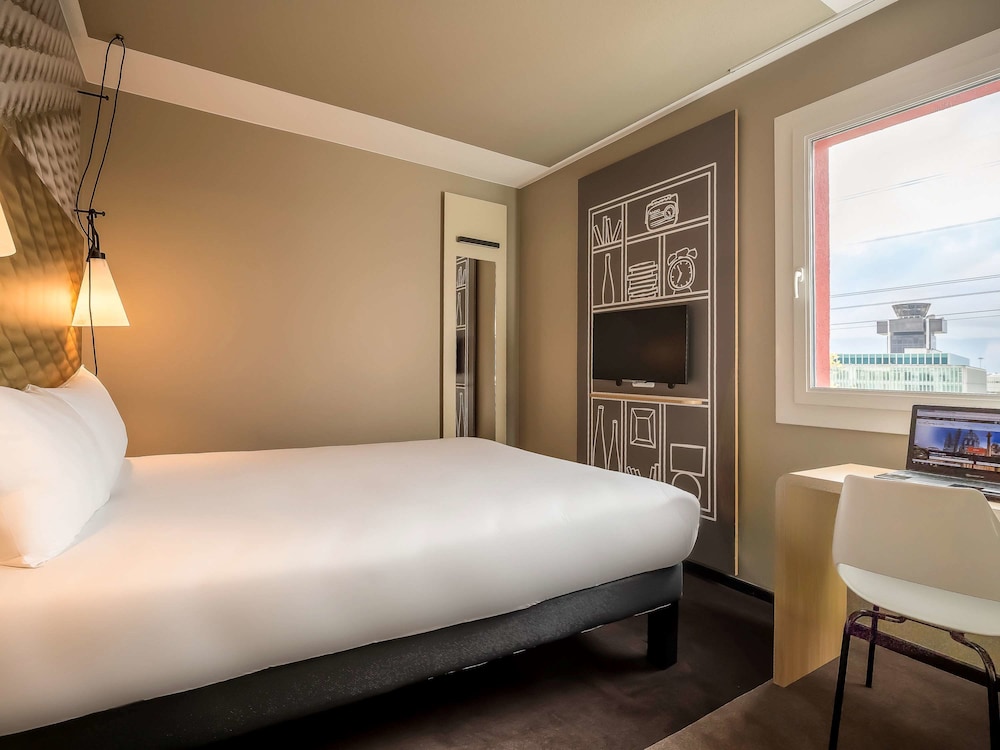IBIS GENEVE AEROPORT 16/66