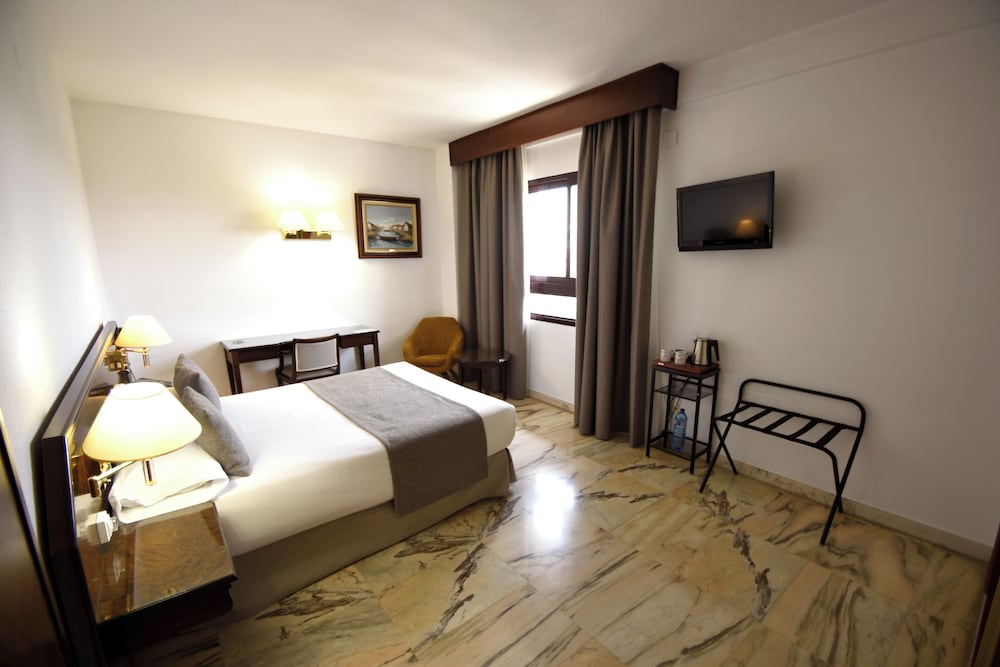 ROOM, KING BED