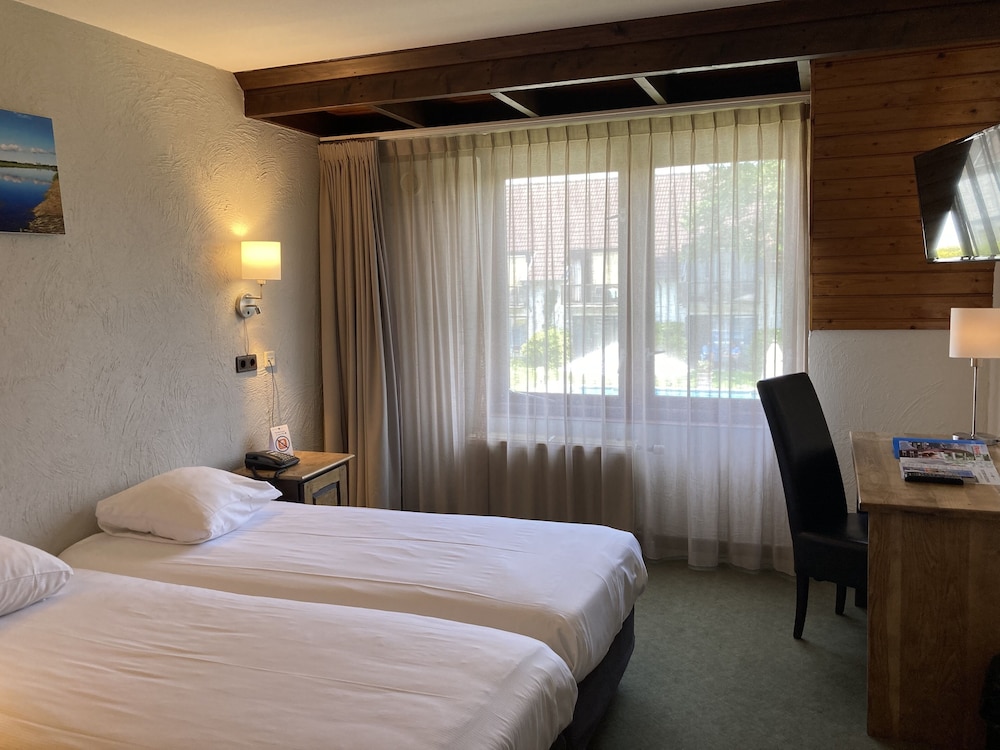 COMFORT, TWIN BEDS