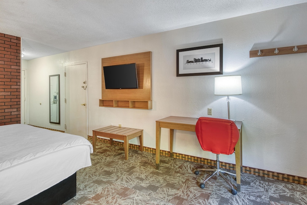 غرفة قياسية بسرير كينج لذوي الإعاقة، SureStay Hotel by Best Western Tuscaloosa Southeast 5/8