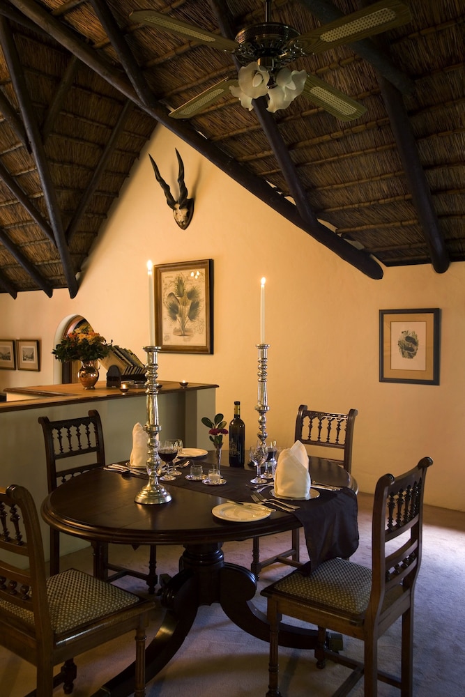 Hunter S Country House 33/33