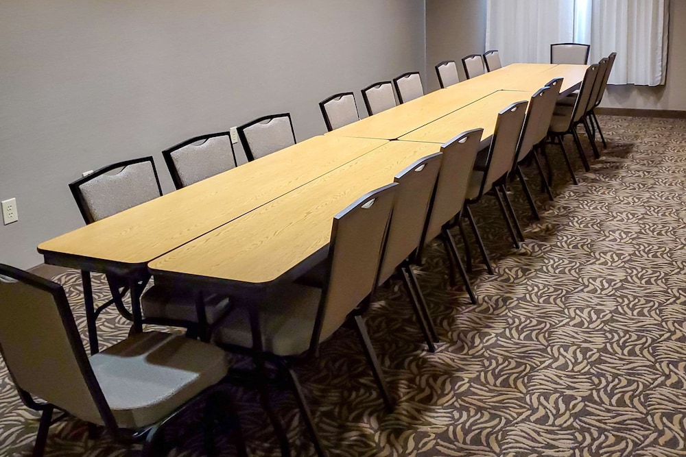 Comfort Suites Tomball Medical Center, TX 55/57