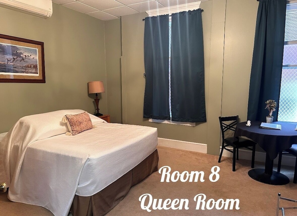 Classic, Queen Bed, No Elevator