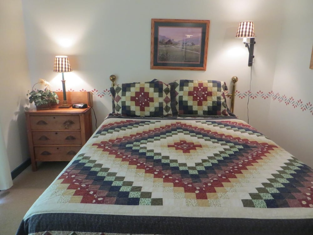 Snyder Apos S Shoreline Inn 14/73