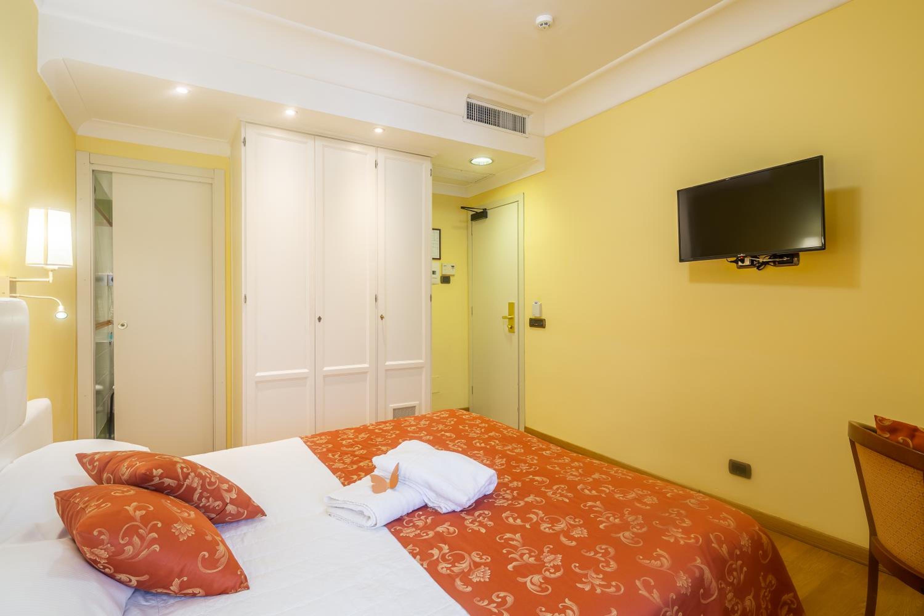 Classic, Double Bed, Town View