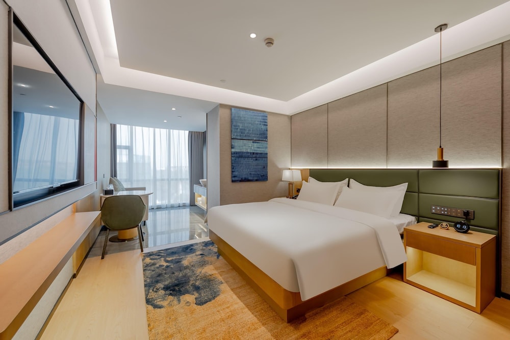 SUPERIOR, KING BED