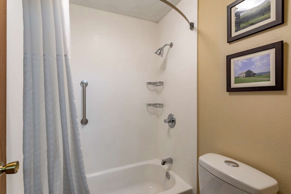 Comfort Inn Paducah I-24 10/36