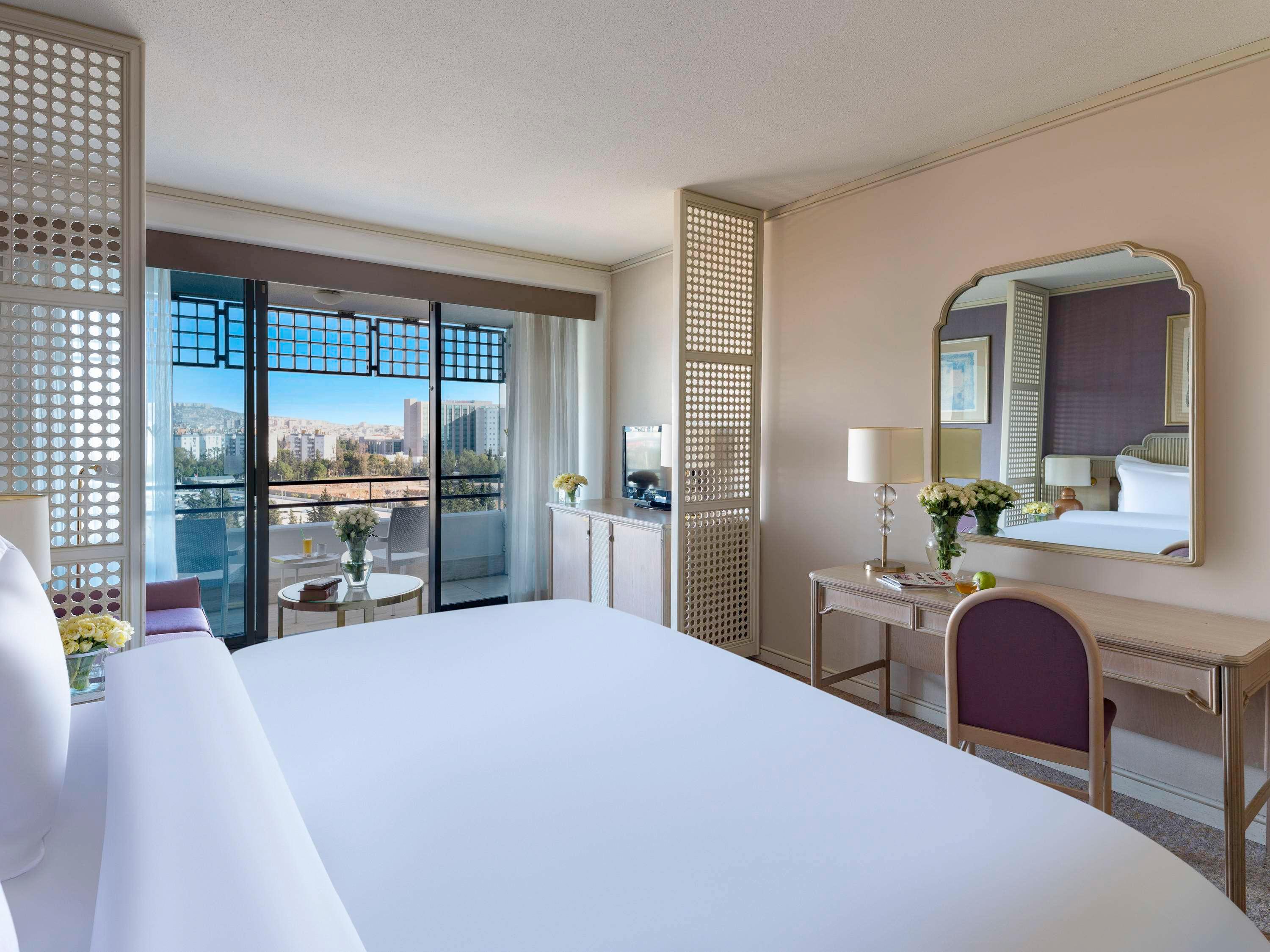 غرفة ديلوكس بسرير كينج بإطلالة على المدينة، Rixos Downtown Antalya 2/5