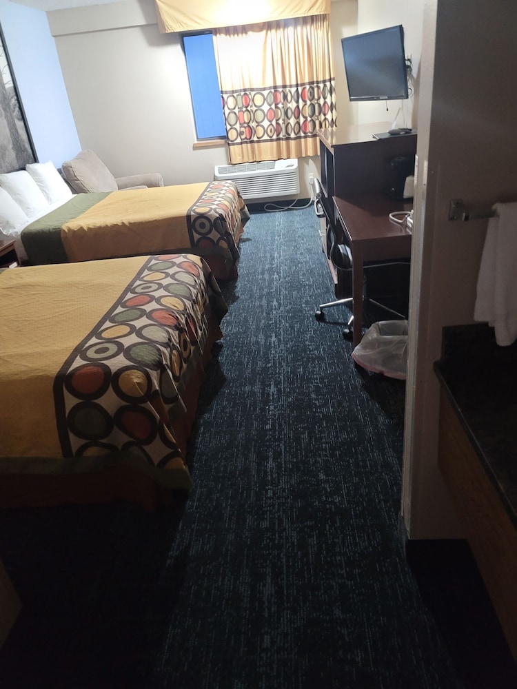 Super 8 by Wyndham Valentine NE 23/63