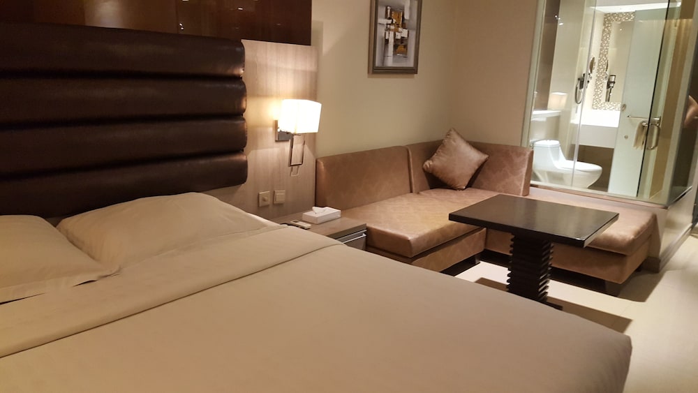 PREMIUM, STUDIO, KING BED
