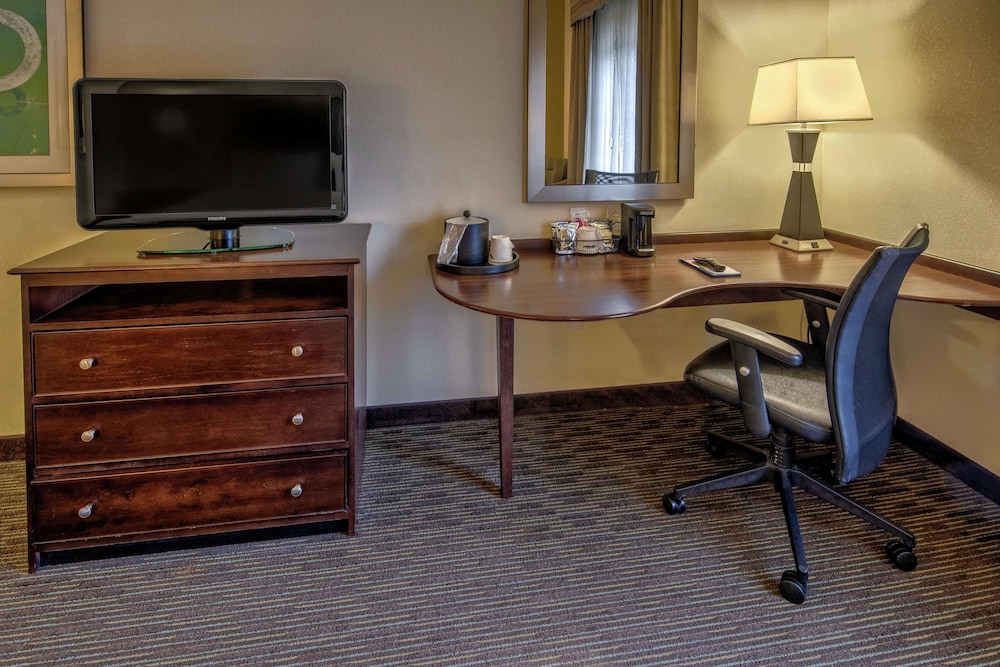 Hampton Inn Suites Birmingham 280 East Eagle Point 48/62