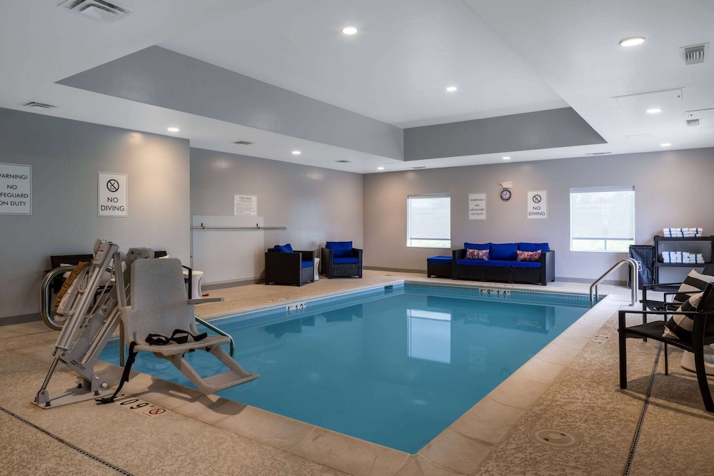 Microtel Inn & Suites by Wyndham Winchester 15/28
