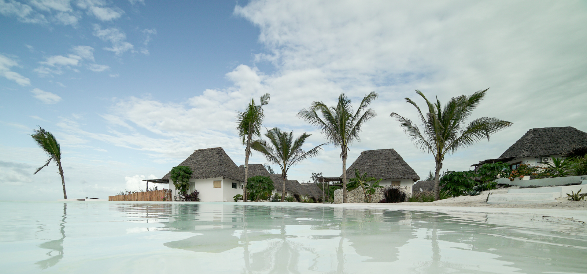 Zanbluu Beach Hotel 36/40