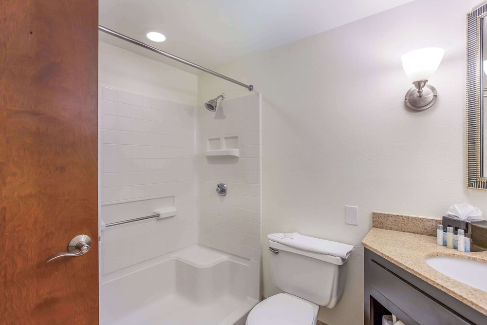 Burrstone Inn, an Ascend Collection Hotel 50/55