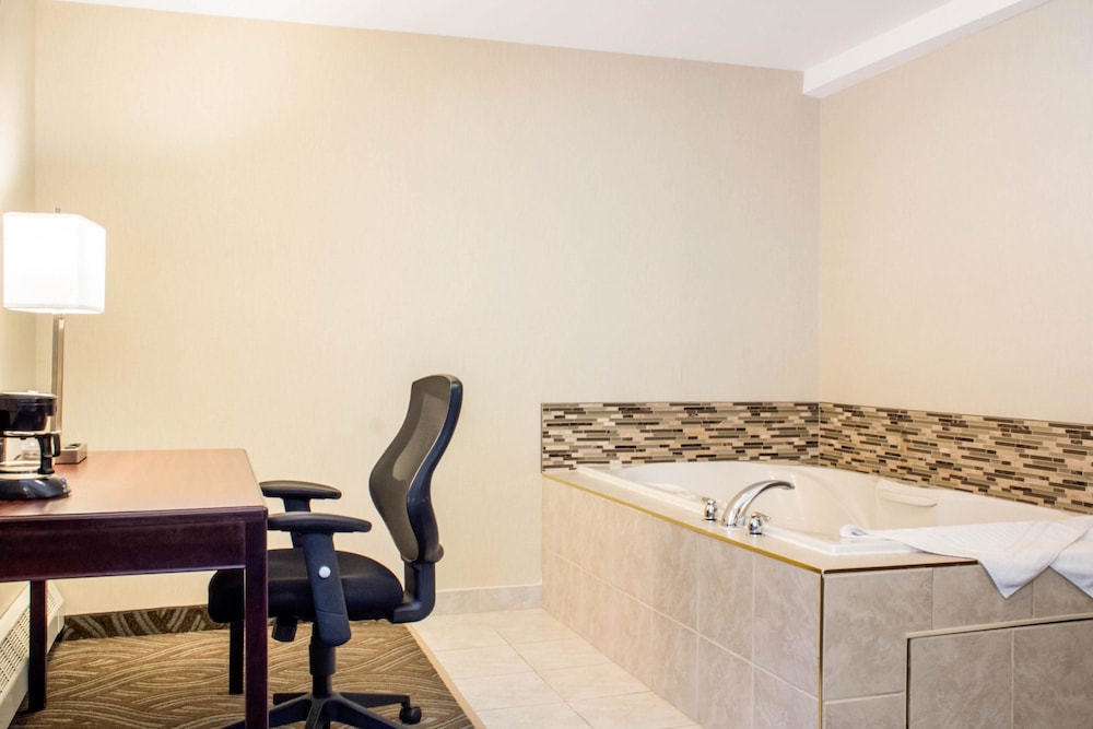 Comfort Inn Halifax NS 42/45