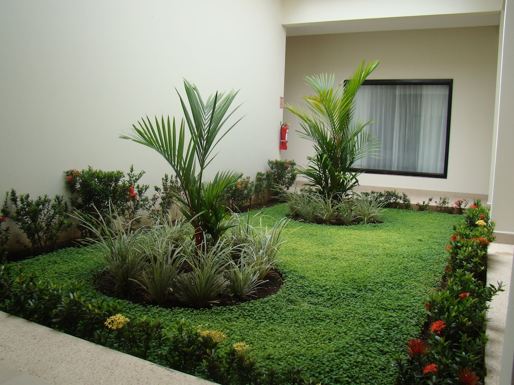 Contempo Hotel 42/49